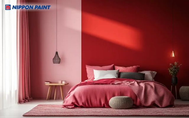 Phối màu phòng ngủ tinh tế bằng cách sử dụng các sắc thái đỏ và hồng tạo không gian lãng mạn, êm ái