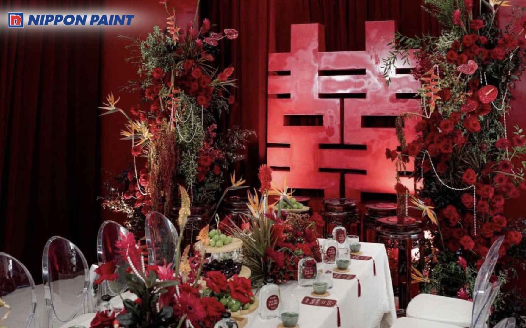 Màu đỏ đô tượng trưng cho may mắn, hạnh phúc và sự gắn kết bền lâu trong lễ cưới