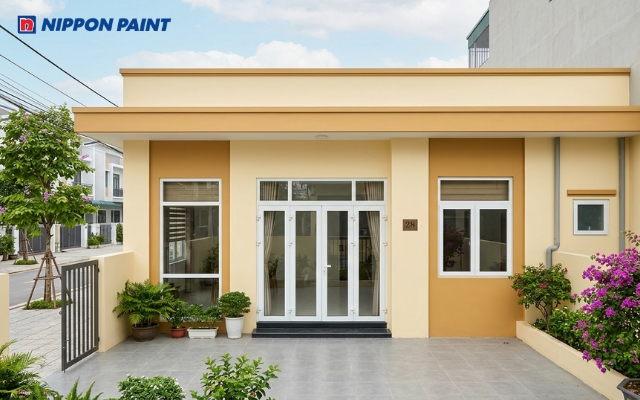 Mặt tiền nhà cấp 4 sơn màu vàng kem Earth Yellow (30B - 2T) mang vẻ đẹp đầy hoài niệm