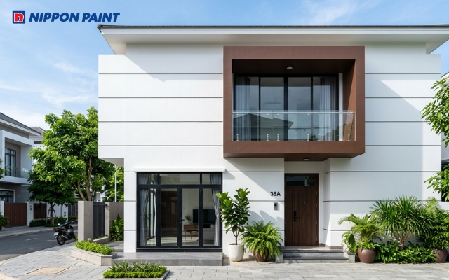 Màu sơn trắng kết hợp với chocolate mang đến nét đẹp trang nhã cho công trình