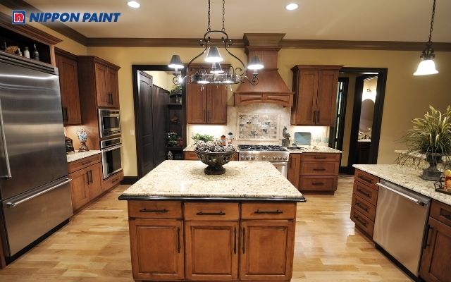 Kết hợp màu nâu với chất liệu gỗ tạo cảm giác ấm áp, sang trọng cho không gian phòng bếp