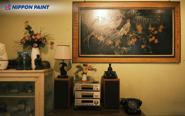 Sự phối hợp giữa màu nâu đất và vàng mang lại vẻ đẹp ấm cúng, gần gũi cho không gian