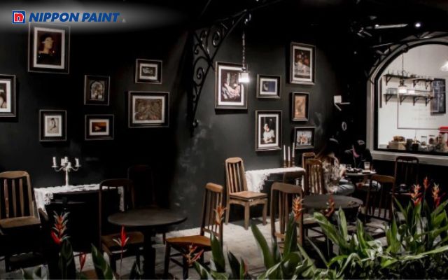 Không gian quán cà phê huyền bí với màu Black Night