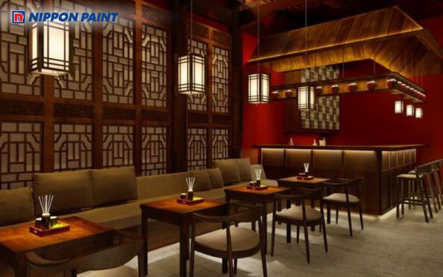 Không gian cà phê đậm nét Á Đông với màu sơn đỏ trầm và nội thất gỗ cổ điển