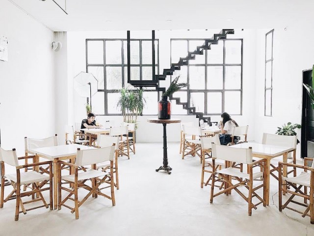 màu sơn cho quán cà phê hiện đại với màu White