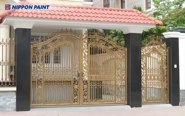 Mẫu 20: Màu vàng đồng rất phù hợp với các mẫu cổng biệt thự