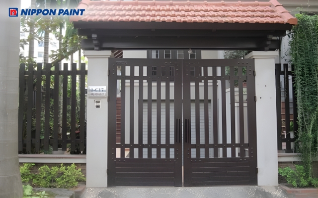 Gia chủ mệnh Mộc nên lựa chọn màu cà phê sơn cổng