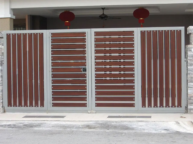 Màu sơn cổng nhà đẹp - Màu nâu và trắng