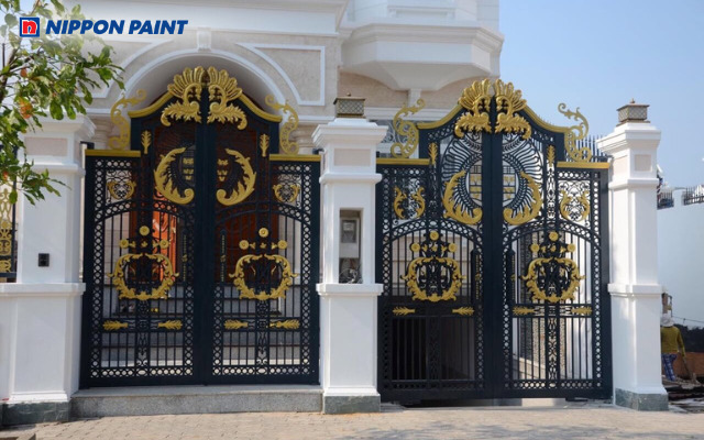 Lưu ý khi sơn cổng sắt để đảm bảo màu bền đẹp và chống gỉ hiệu quả theo thời gian
