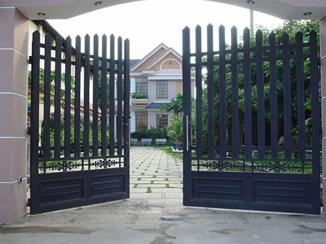 Màu sơn cổng nhà đẹp - Màu đen 2