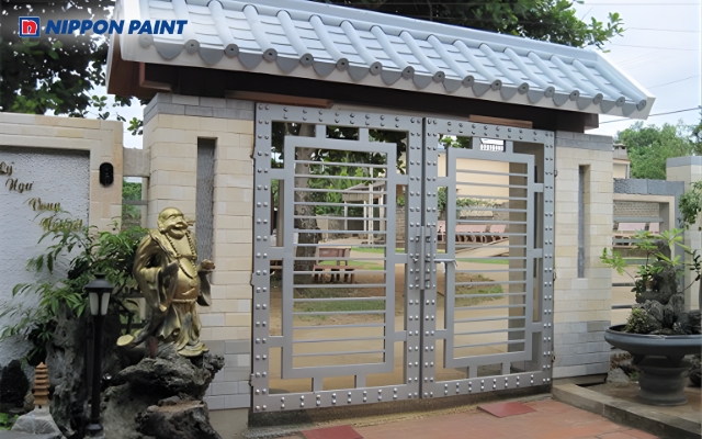 Màu ghi xám cũng rất thích hợp với những mẫu cổng sắt kích thước nhỏ