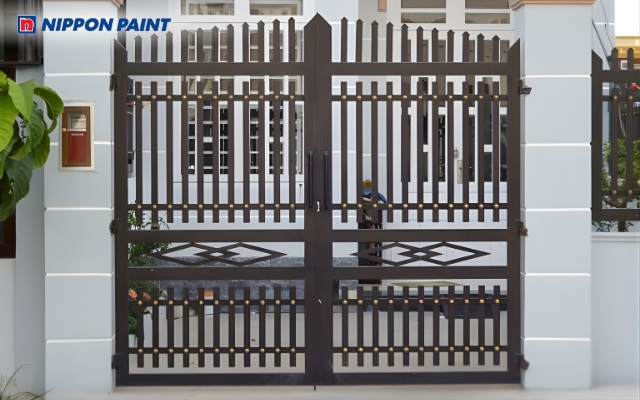 Nâu đất là màu phù hợp phong thủy nhất cho cổng hướng Tây Bắc