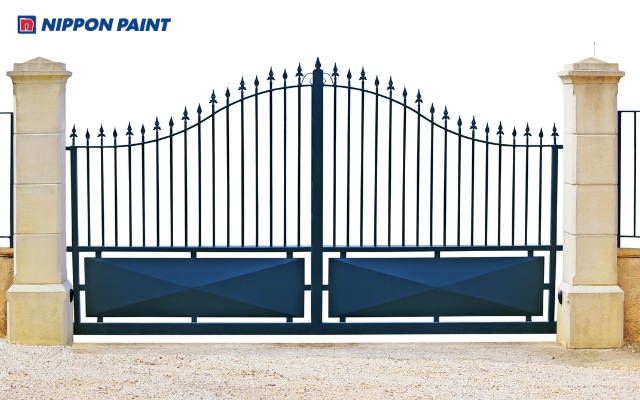 Mẫu cổng cho người mệnh mộc khi kết hợp giữa màu xanh biển và vàng, vừa hợp phong thủy vừa nổi bật