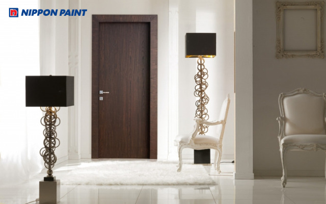 Lưu ý chọn màu sơn cửa gỗ để bền màu, hài hòa và phù hợp ánh sáng