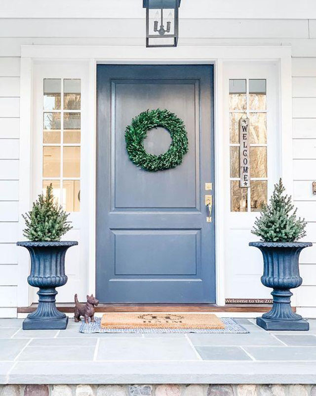 Mẫu 27: Cửa gỗ sơn tím than nhạt mang vẻ nhẹ nhàng, mát mẻ và dễ chịu