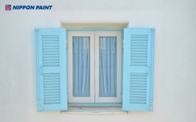 Mẫu 19: Cửa sổ gỗ xanh da trời nhạt tạo cảm giác thoáng rộng, yên bình, hợp hướng Tây và Tây Bắc