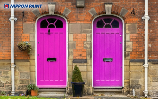 Mẫu 9: Cửa sắt màu tím mang cảm giác dịu dàng, bình yên, hợp các hướng Nam, Tây Nam, Đông Bắc và Bắc