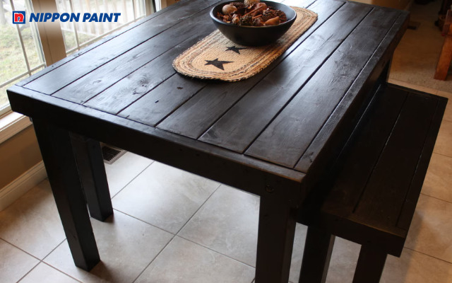 Màu đen nhám tạo vẻ quyền lực, bí ẩn và sang trọng cho không gian rộng