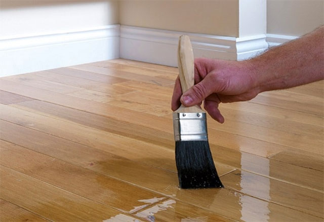 Sơn gỗ bằng loại sơn PU màu sáng