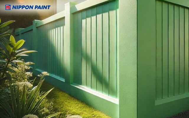 Sơn xanh lá cho hàng rào bê tông, bền màu và tươi mới dưới ánh nắng