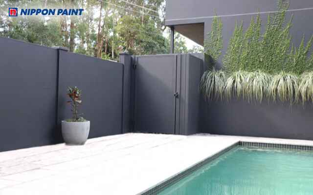 Màu sơn đen vừa sang trọng vừa chống bụi bẩn, hạn chế ố vàng dưới mưa gió khắc nghiệt