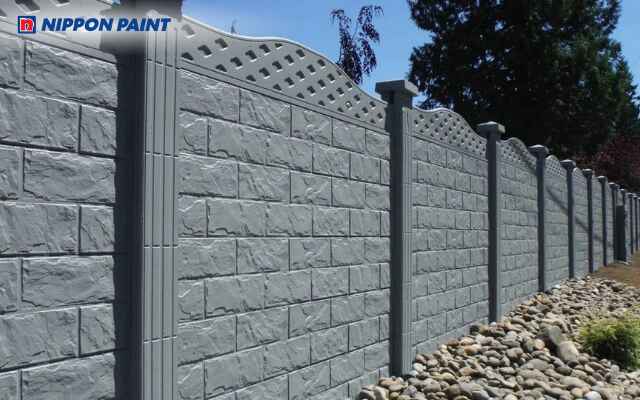 Hàng rào bê tông sơn màu xám thanh lịch, bền màu và phù hợp phong cách hiện đại