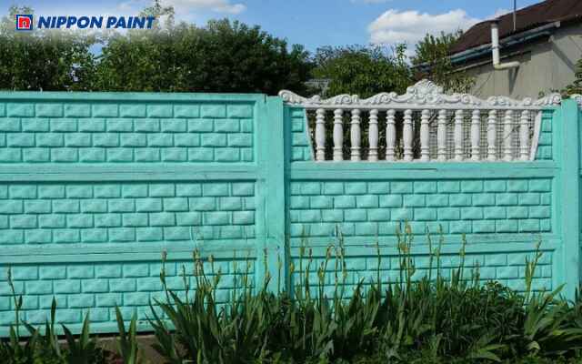 Màu xanh lá giúp hàng rào gần gũi thiên nhiên và tạo cảm giác mát mẻ cho không gian