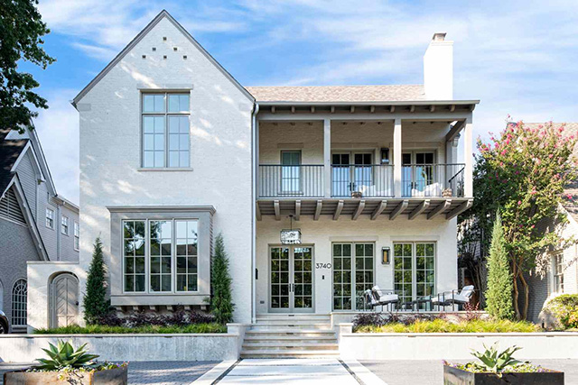 Mẫu 31: Sơn mặt tiền biệt thự màu trắng (BS 9102) giúp tạo không gian trang trọng