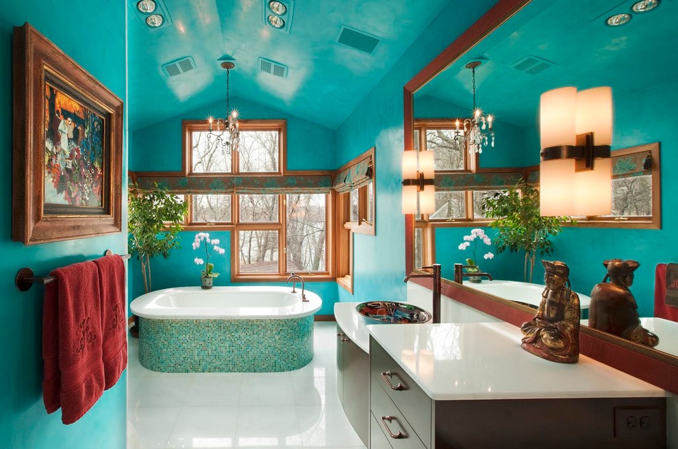 màu sơn nhà tắm xanh ngọc cùng nội thất gỗ cho không gian thêm tinh tế, sang trọng 
