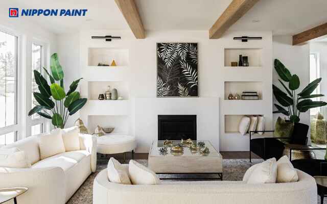 Phòng khách hướng Nam hợp màu trắng kem giúp không gian thanh thoát hơn