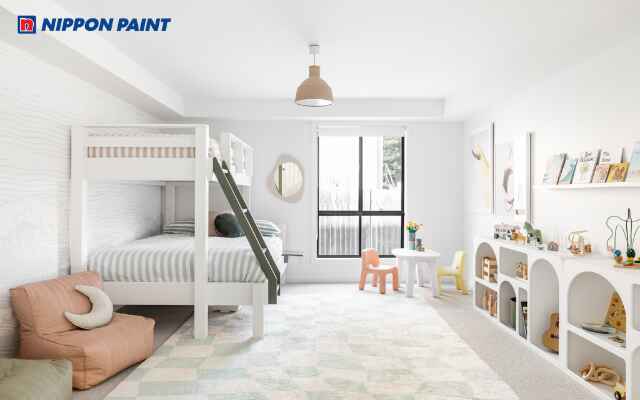 Màu trắng tinh khôi giúp bé trai cảm thấy thoải mái và yêu thích không gian riêng