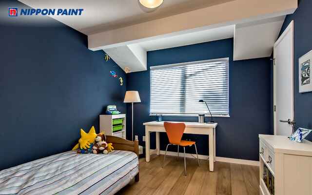 Màu xanh dương đậm mang lại không gian học tập lý tưởng cho bé