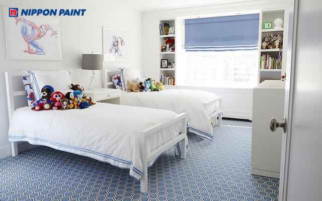 Tường trắng kết hợp nội thất màu sắc giúp phòng thêm sinh động và vui nhộn cho bé
