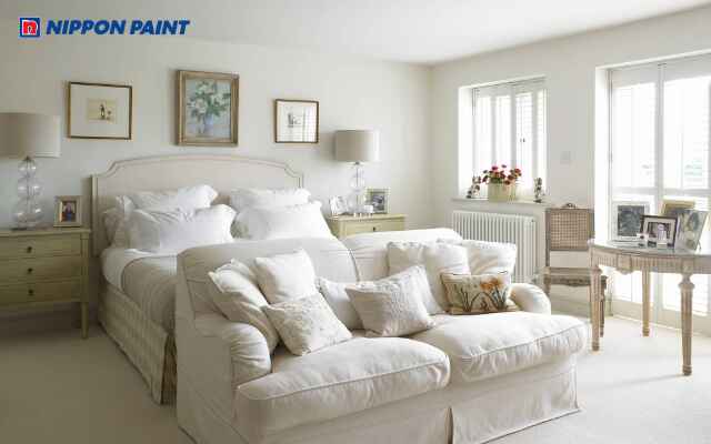 Mẫu 5: Gam kem nhạt kết hợp nội thất gỗ sáng mang đến phòng ngủ tinh tế, hiện đại và dễ chịu