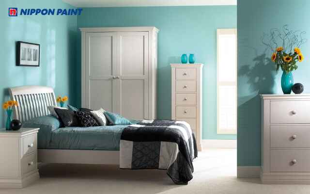 Mẫu 9: Tường sơn xanh ngọc phối ga trắng giúp căn phòng ngủ nhẹ nhàng và thư giãn hơn