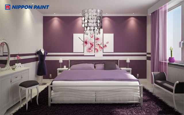 Mẫu 22: Phòng ngủ màu tím nhạt kết hợp ánh sáng vàng dịu mang lại không gian lãng mạn và ấm áp