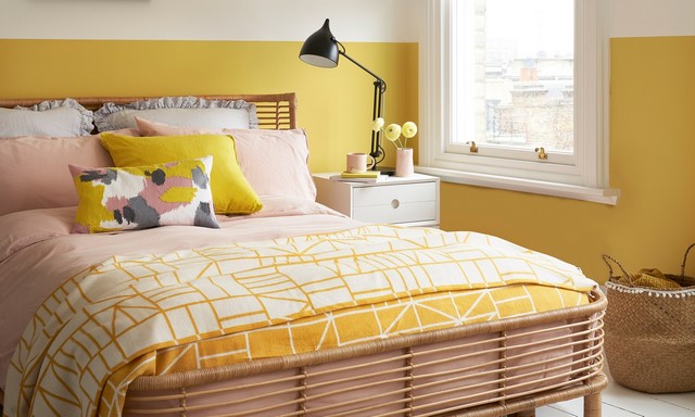 Màu vàng gợi ra sự ấm áp cho căn phòng