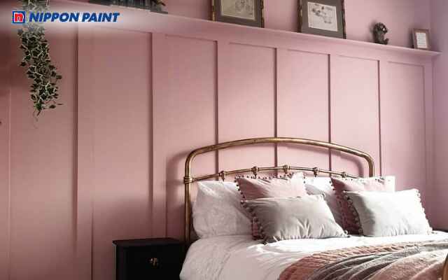 Mẫu phòng ngủ hồng đất phối nội thất màu be và gỗ nhạt mang tổng thể hài hòa