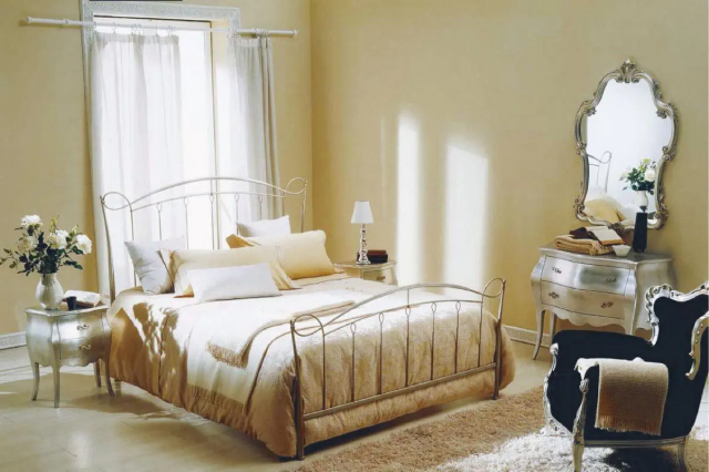 Phòng ngủ sử dụng sơn màu nắng vàng NP YO 1097P có thể hấp thụ tốt ánh sáng từ môi trường