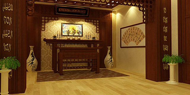 Nhờ sử dụng màu kem vàng mà phòng thờ trông ấm cúng, sang trọng hơn