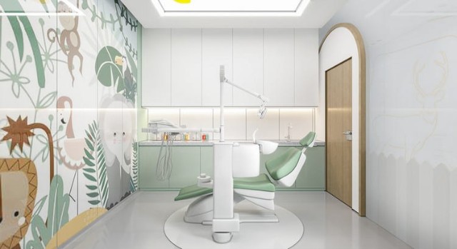 Thiết kế phòng khám nhi với màu White (BS 9102) cùng các họa tiết vẽ ngộ nghĩnh và độc đáo
