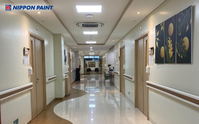 Màu sơn tường bệnh viện nên đảm bảo vệ sinh và dễ lau chùi