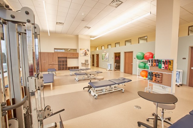 Thiết kế màu sơn tường bệnh viện cho phòng khám và điều trị ngoại trú với màu Cotton White (NP OW 2200P)