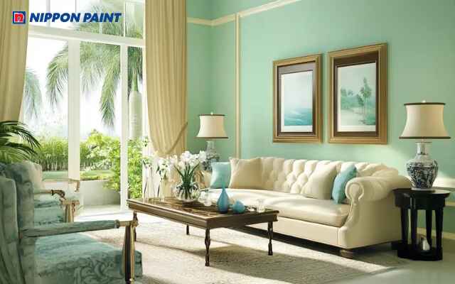 Mẫu 9: Phòng khách tươi sáng với tường sơn xanh lá cây nhạt, hài hòa cùng nội thất hiện đại