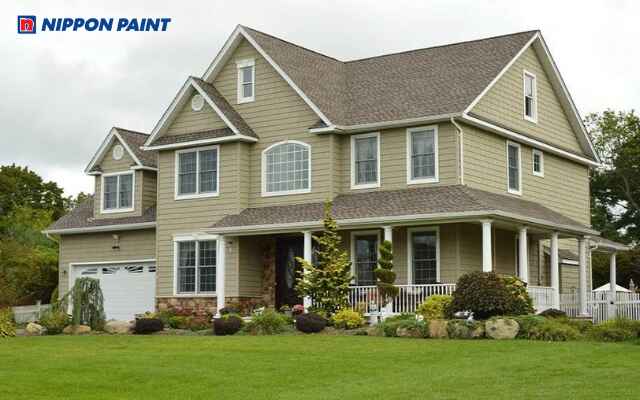 Mẫu 3: Biệt thự tân cổ điển sơn màu xanh lá cây kết hợp mái đỏ và cột trắng thanh lịch