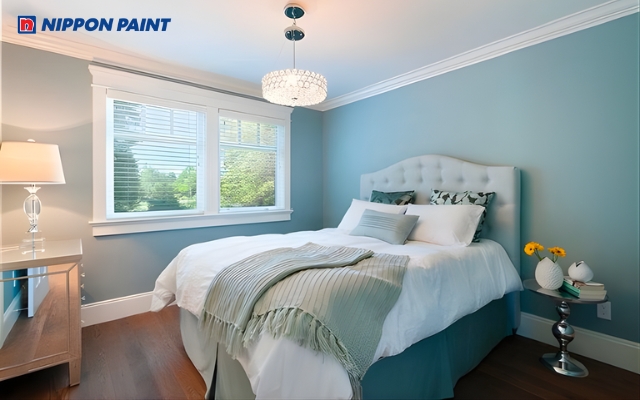 Mẫu 3: Tông màu xanh ngọc mang lại cảm giác ấm áp cho phòng ngủ. (Mã màu Blue Frost 57C-1P của sơn Nippon)