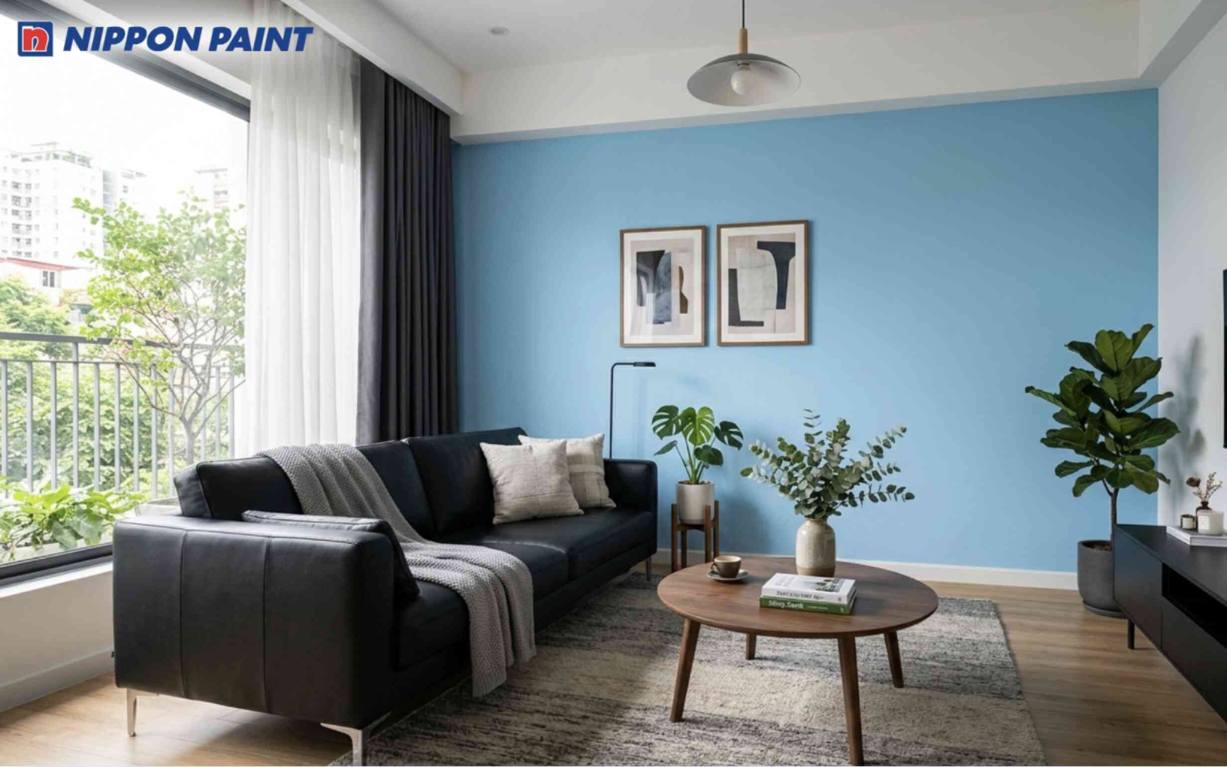 Phòng khách hiện đại phối tường xanh thiên thanh với sofa da màu đen