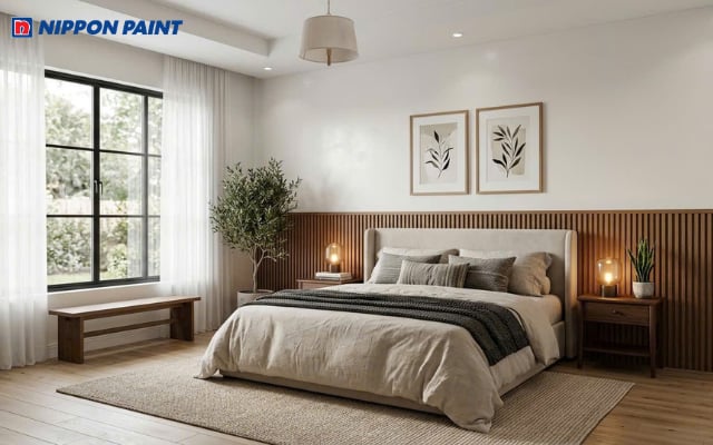Phòng ngủ master nổi bật với tường trắng ngọc trai kết hợp vách nan gỗ nâu ấm áp