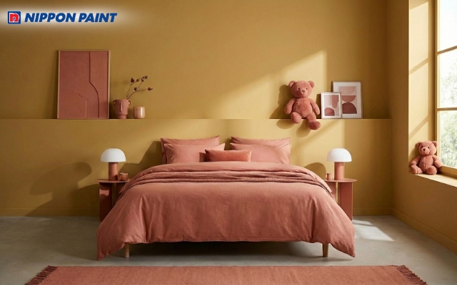 Tường vàng đất với các món đồ trang trí tạo sự ngọt ngào và ấm áp