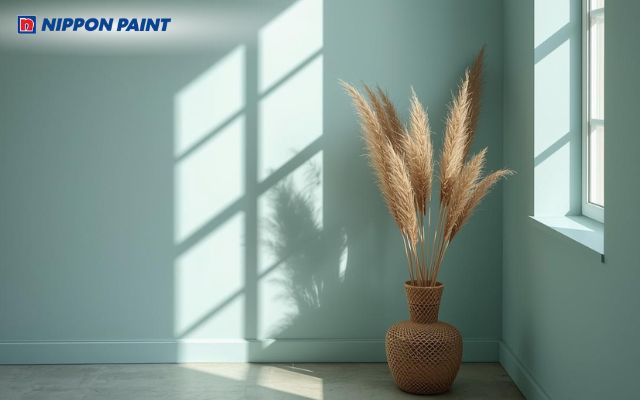 Sơn xanh ngọc lam nhạt giúp không gian trở nên thoáng đãng, dịu mắt, mang lại cảm giác thư giãn